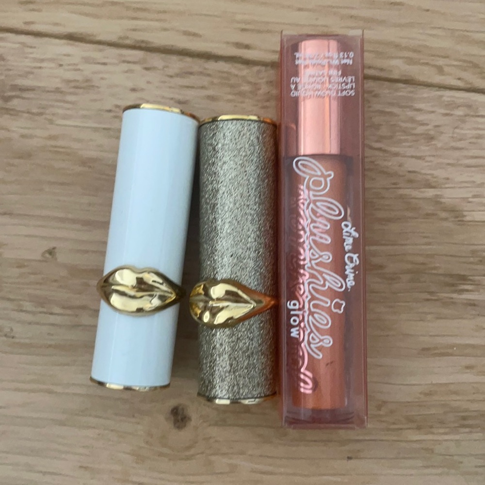 Bundle new lipsticks including free new samples